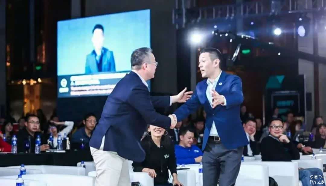 威马沈晖（左）蔚来李斌昔日名场面