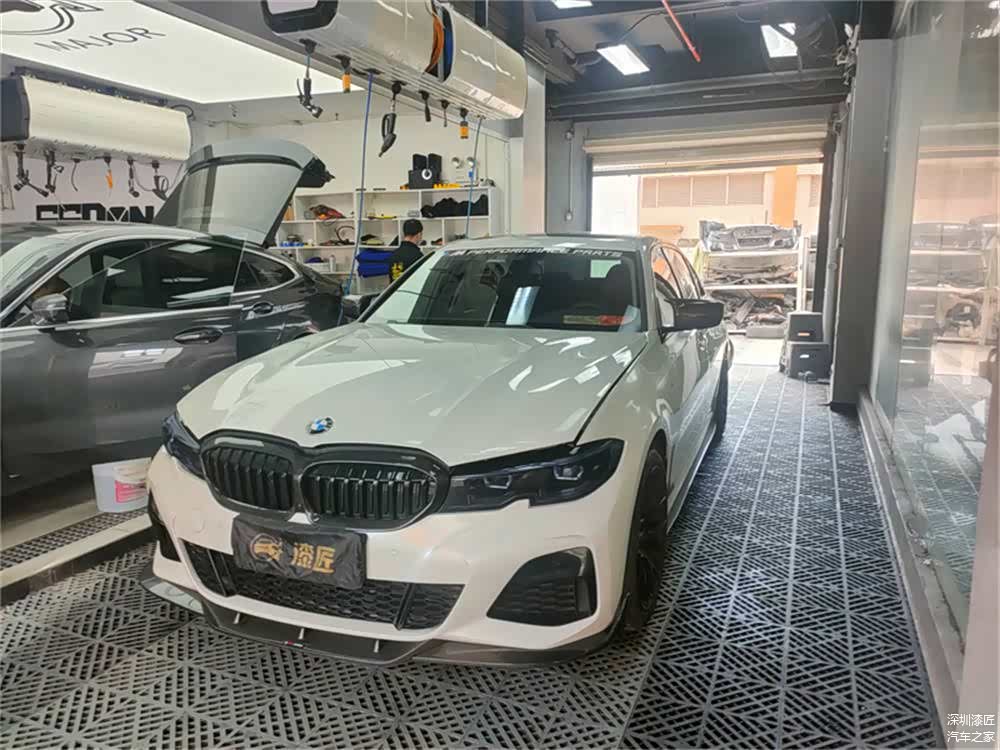 白色车漆的宝马325Li