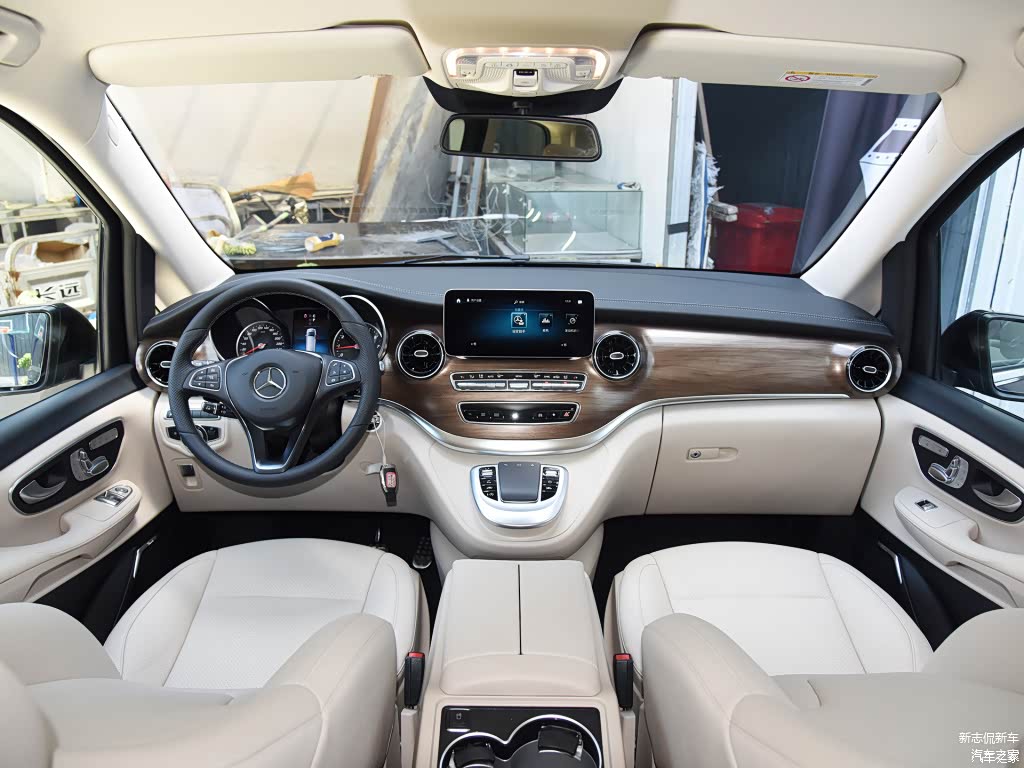 配图为V 260 L 长轴距豪华版