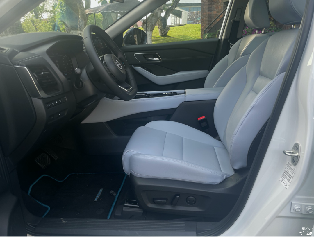 ▲ 新增云雾蓝内饰配色