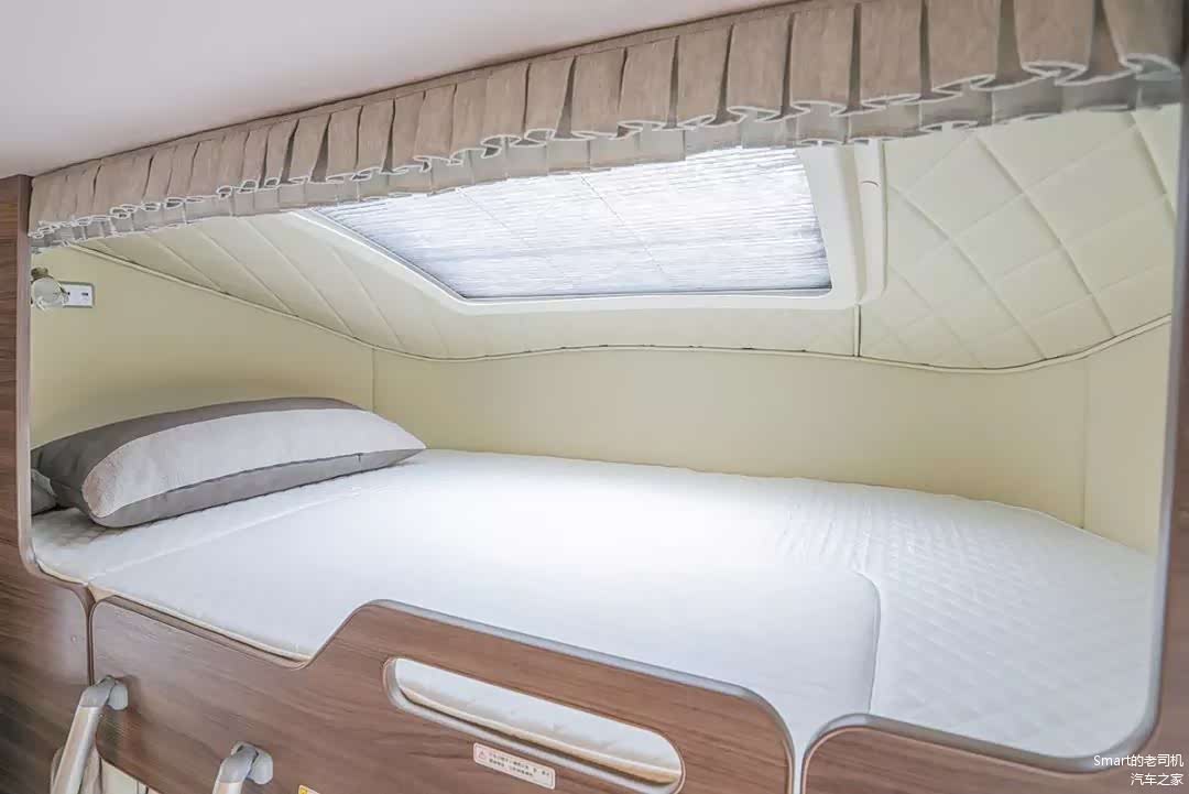 格林卡诺依维柯C型房车