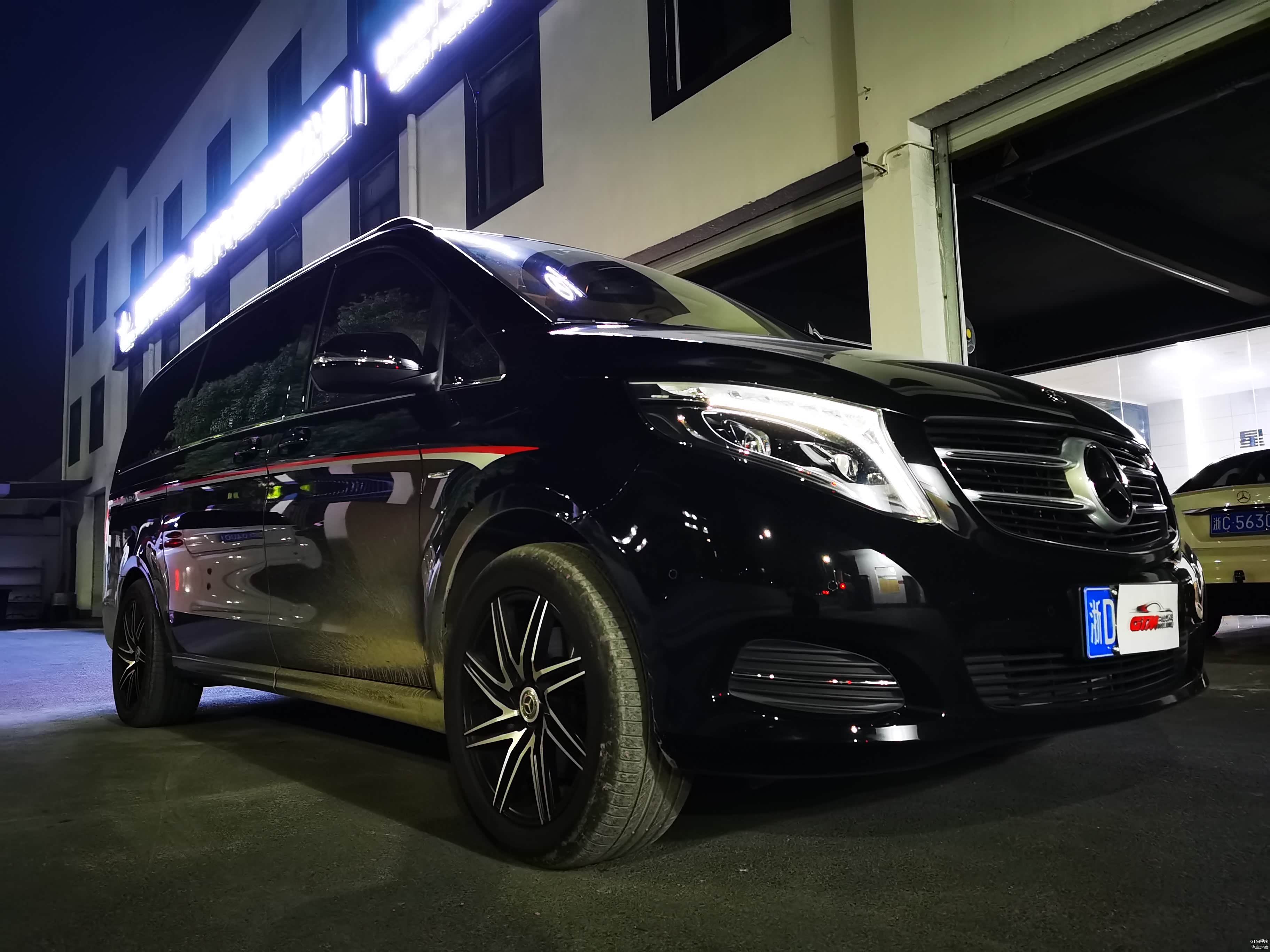 外观来说黑色的更显大气