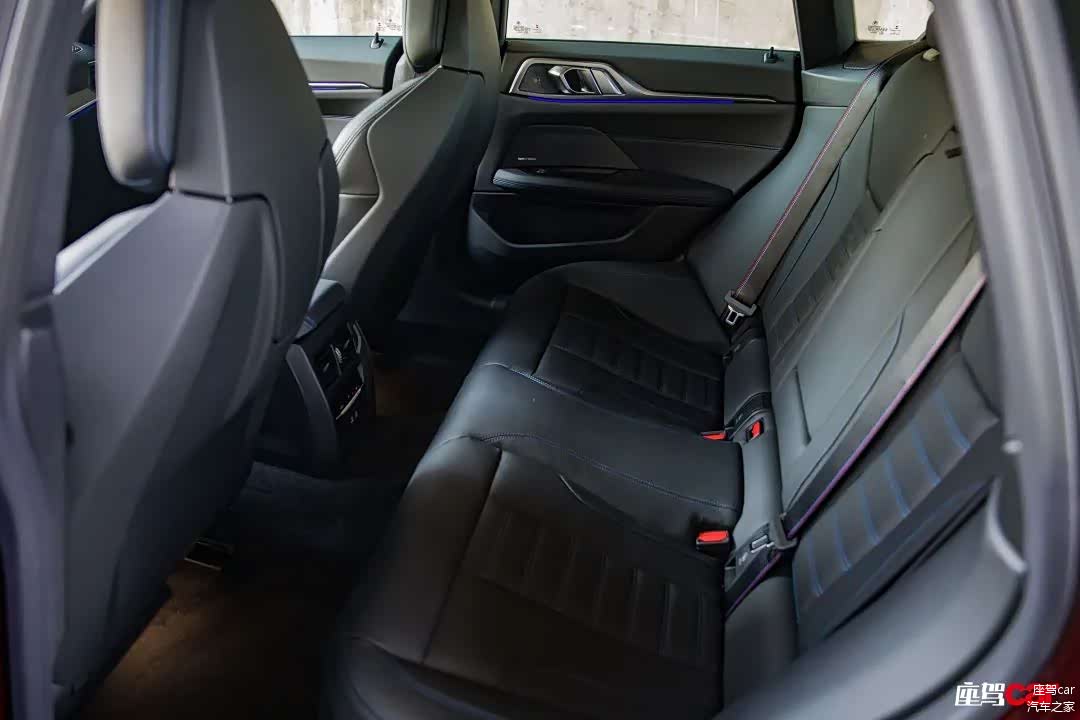 宝马430i Gran Coupe后排空间