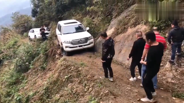 中国　山河　８分 视频】差点点就“开门杀”！_车家号_汽车之家