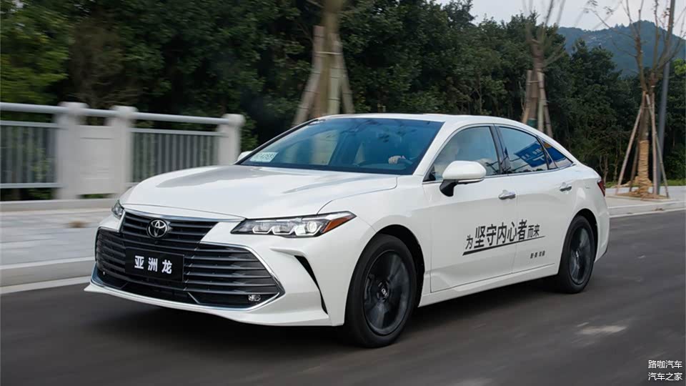 （图为丰田亚洲龙2019款车型）