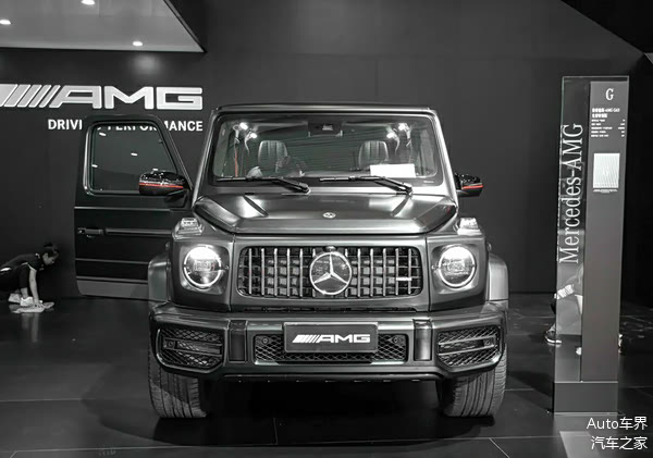 此外,为纪念梅赛德斯-amg g55诞生20周年以及奔驰g级诞生40周年,奔驰