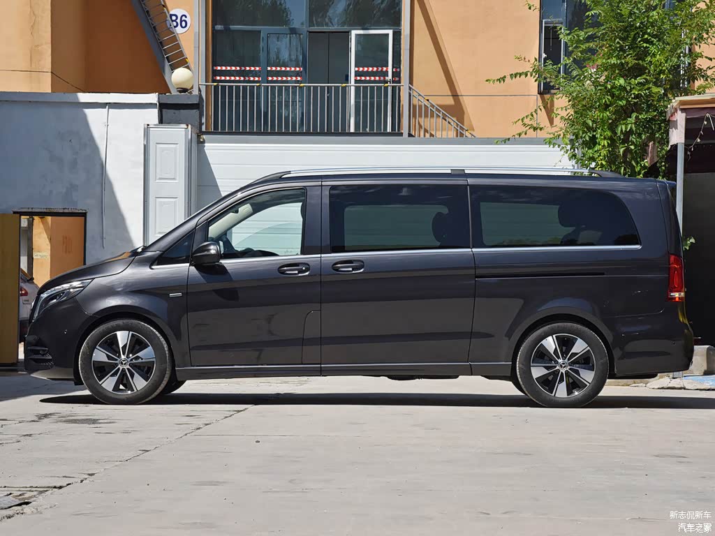 配图为V 260 L 长轴距豪华版