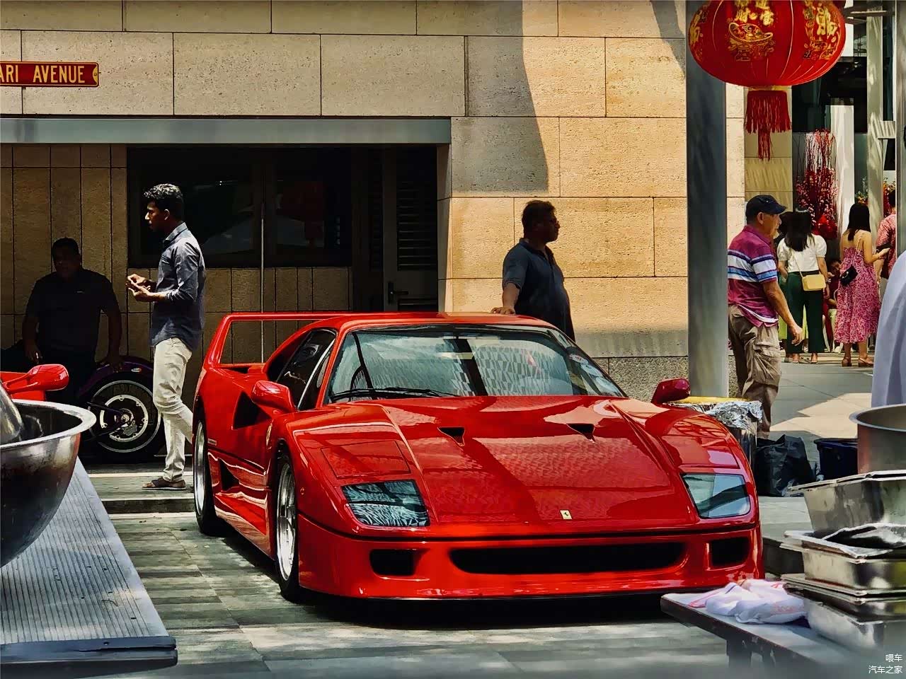 别墅区里某富豪的车，法拉利5台，罕见的是雷文顿，总价值夸张_车家号_汽车之家