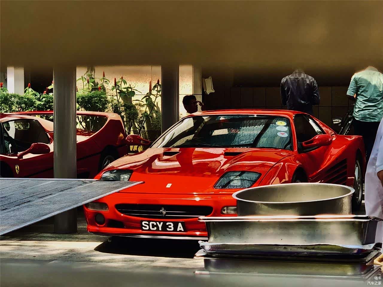 别墅区里某富豪的车，法拉利5台，罕见的是雷文顿，总价值夸张_车家号_汽车之家