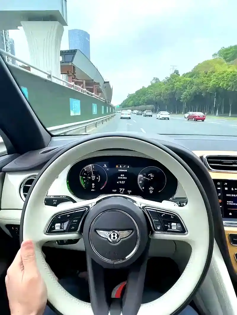 宾利来袭,谁能忍住不心动