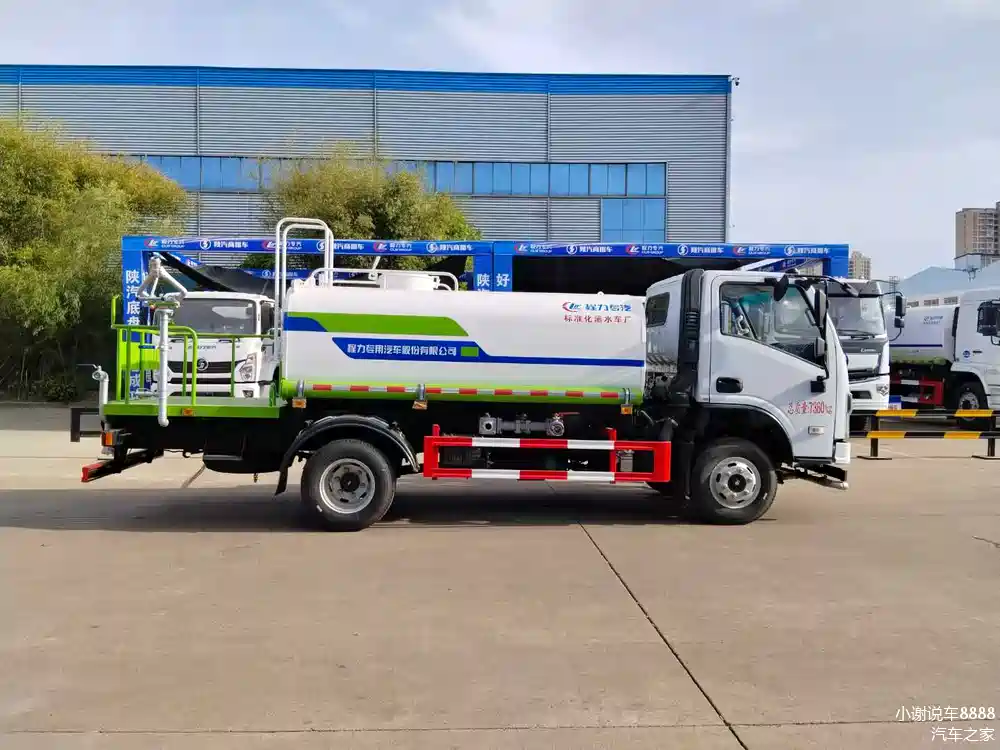 东风华神v3绿化洒水车,容积5方