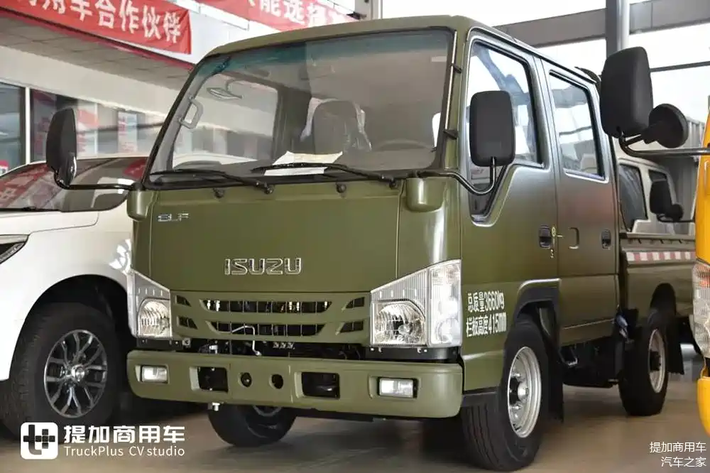 墨绿色的磨砂漆面全新内饰庆铃五十铃100p双排单轮轻卡实拍