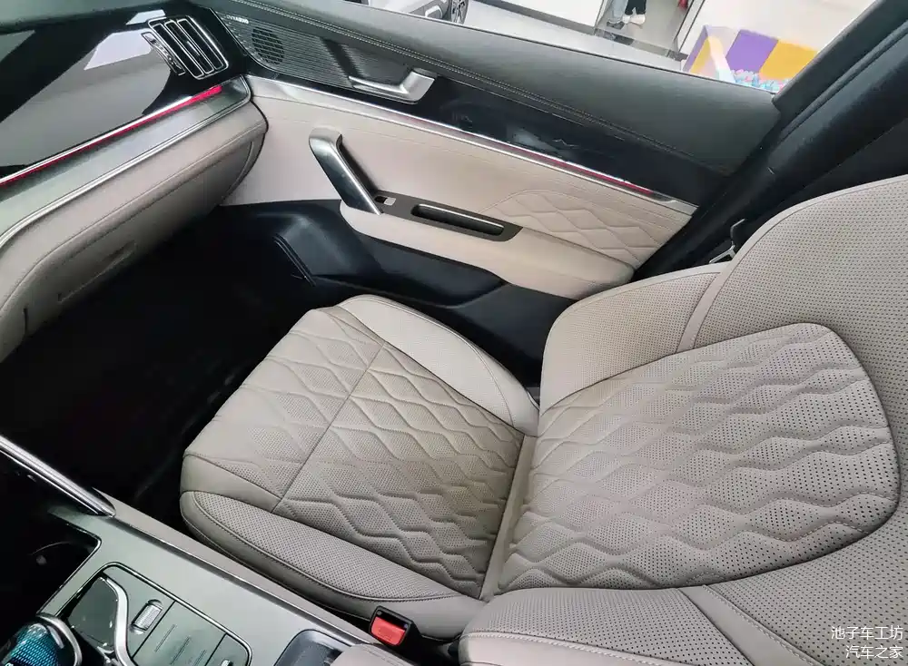 中型suv新卷王诞生,比亚迪唐荣耀版静态体验