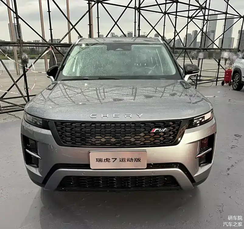 "路虎味"越发浓郁!全新奇瑞瑞虎7运动版实车现身
