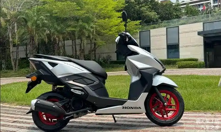 11999元起新大洲本田125踏板上市发布