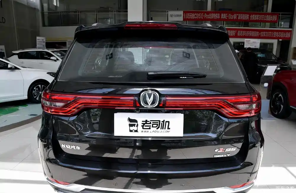17.59万起,大7座车长4949mm,配2.0t 6at动力,带你看长安cs95