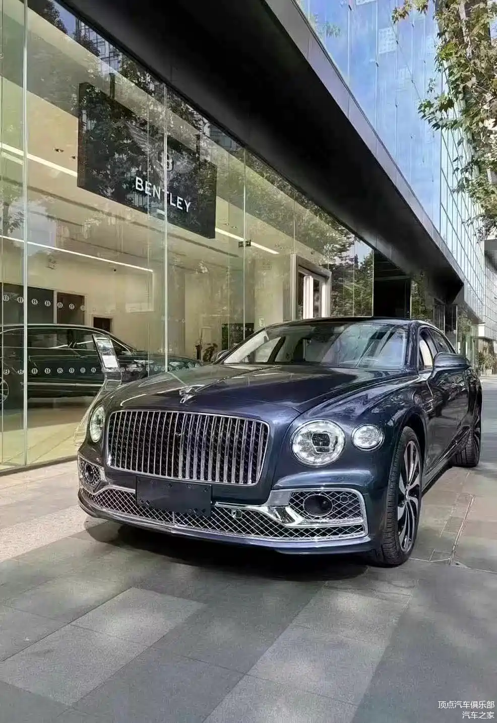 宾利飞驰v8 雅度版  流星蓝现车