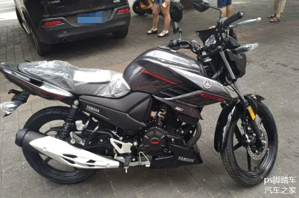 这款春风150nk属于纯国产摩托车,发动机水冷冷却,电喷供油,动力也很