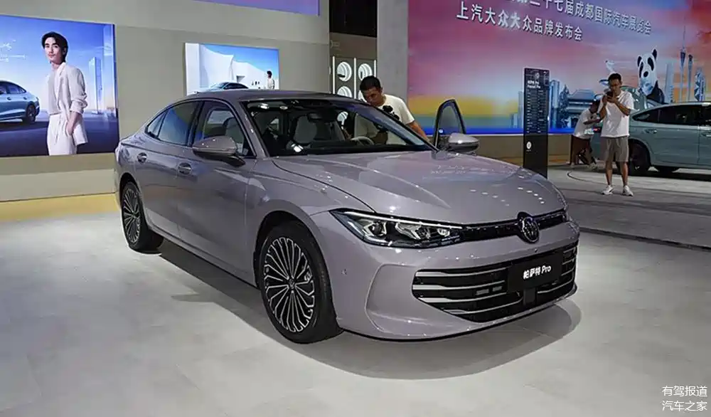 新车智读|上汽大众帕萨特pro首发,"奶油色"车漆变年轻!