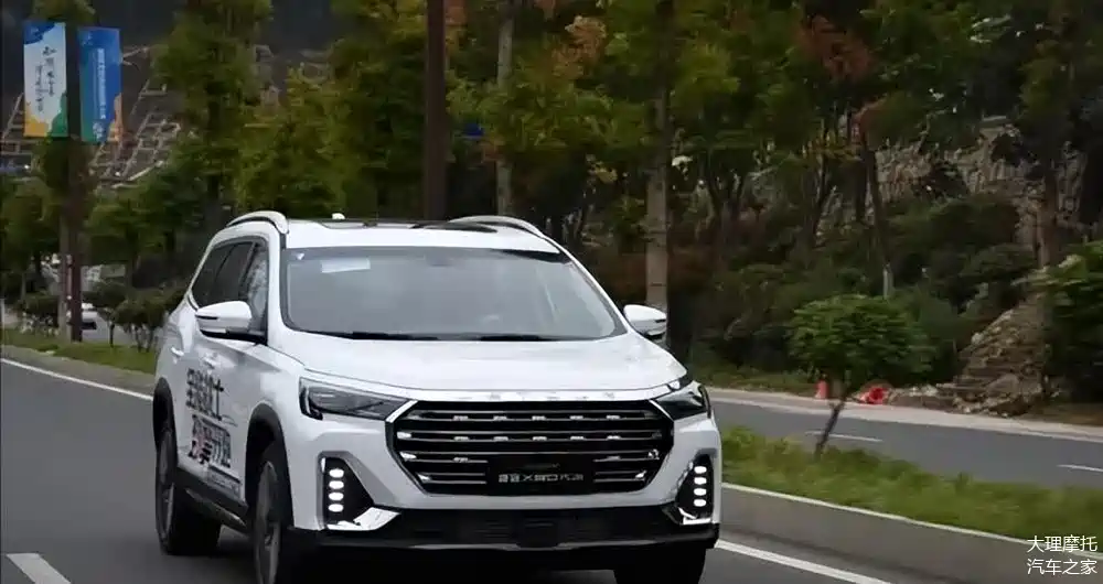 10万块买大7座suv,配四轮独悬,加92号汽油,这车堪称国产良心!