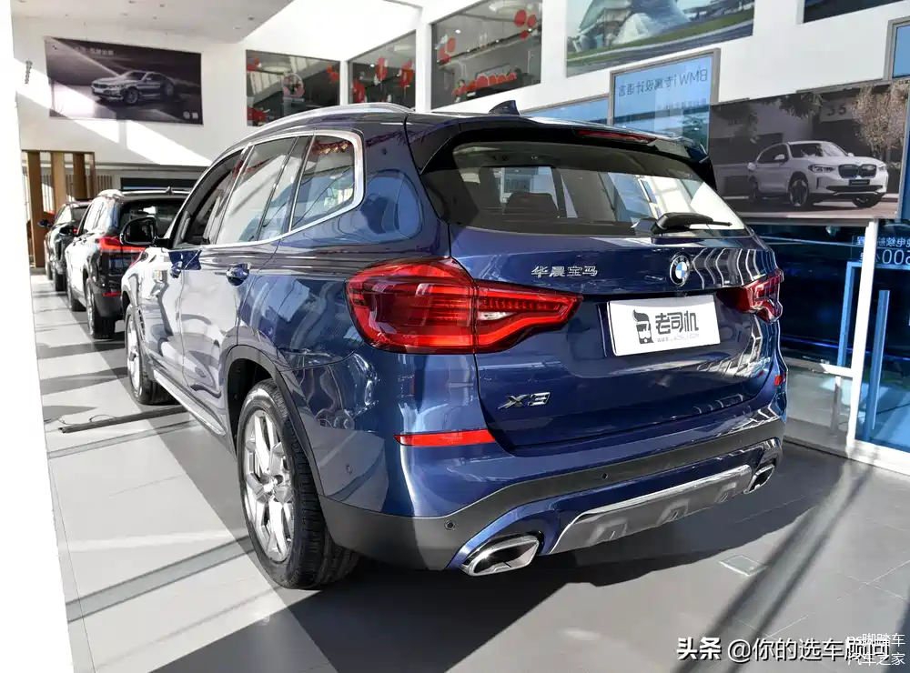 宝马x3 2021款 xdrive28i 豪华套装中网使用了直瀑式的设计,经典的双