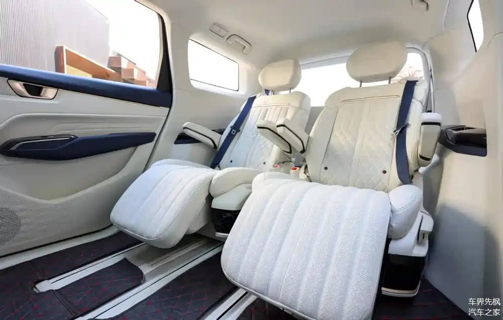 五菱脱胎换骨,新车头等舱的舒适,一公里3毛多,有电动腿托
