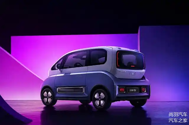 该车的长宽高分别为2890/1650/1595mm,轴距为2020mm,是微型新能源车