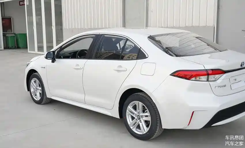 丰田雷凌:下探到10.06万,满油跑800km,30天狂卖18863辆