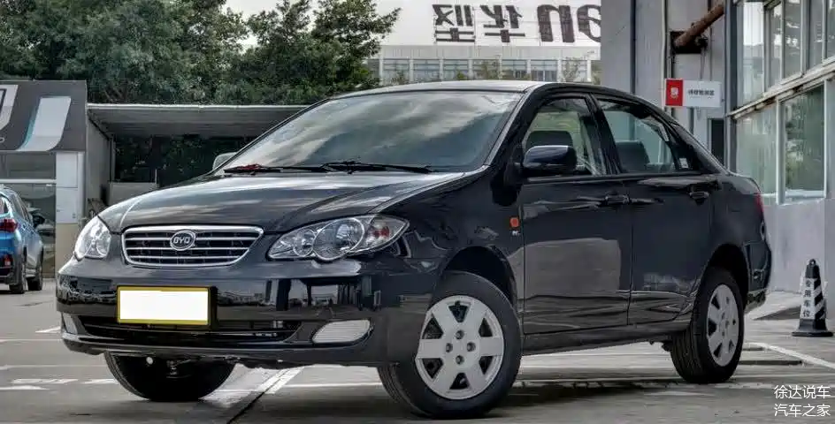 49万!体验比亚迪f3:老当益壮,油耗5.9l,空间挺宽敞