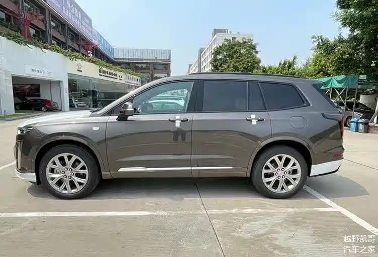 2022款凯迪拉克xt6实拍,入门即高配,全系2.0t 9at