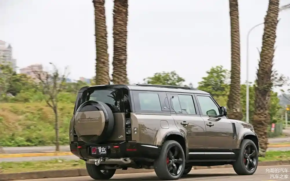 8座豪华越野硬汉路虎卫士,真的用得着8座吗?