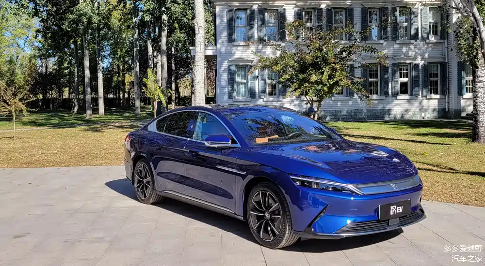 体验比亚迪汉ev,全新配色 5g丹拿智能音乐座舱深度体验