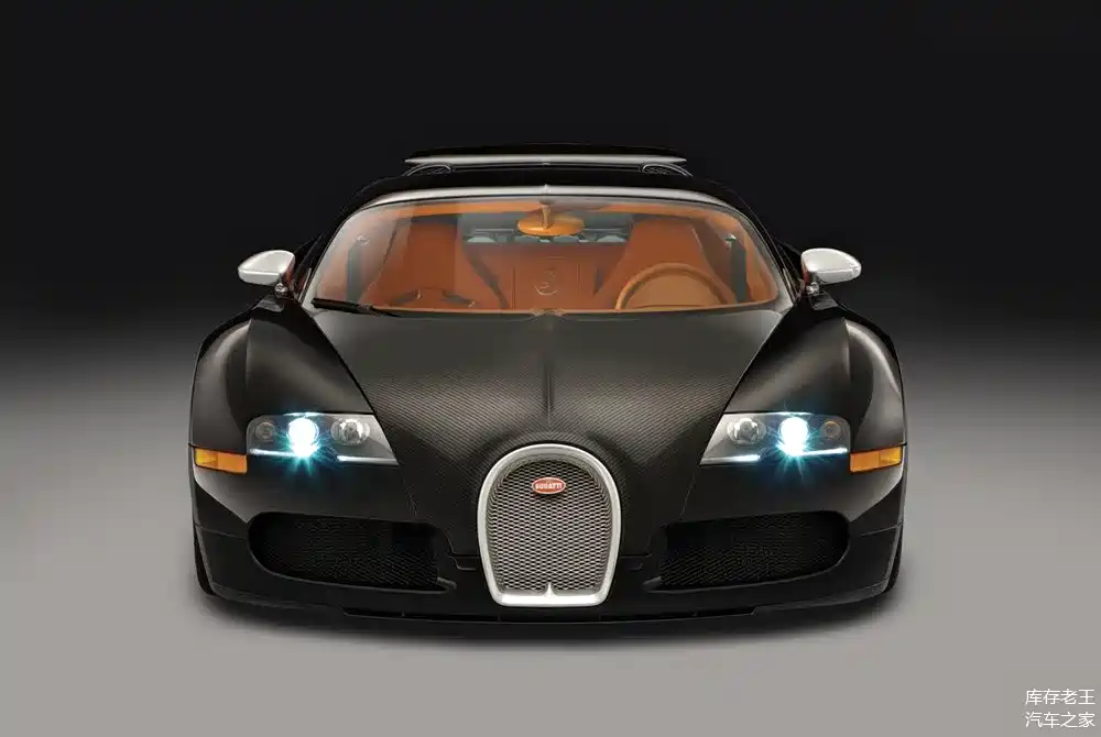 再加上合金色的细节,例如镀铬的布加迪烧烤架和门镜,以及抛光的车轮