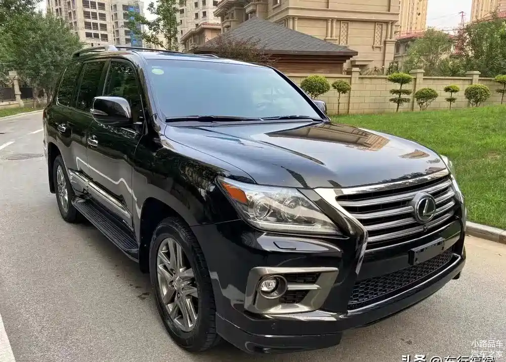 花89万买辆雷克萨斯lx570,对比邻居揽胜,说出看法