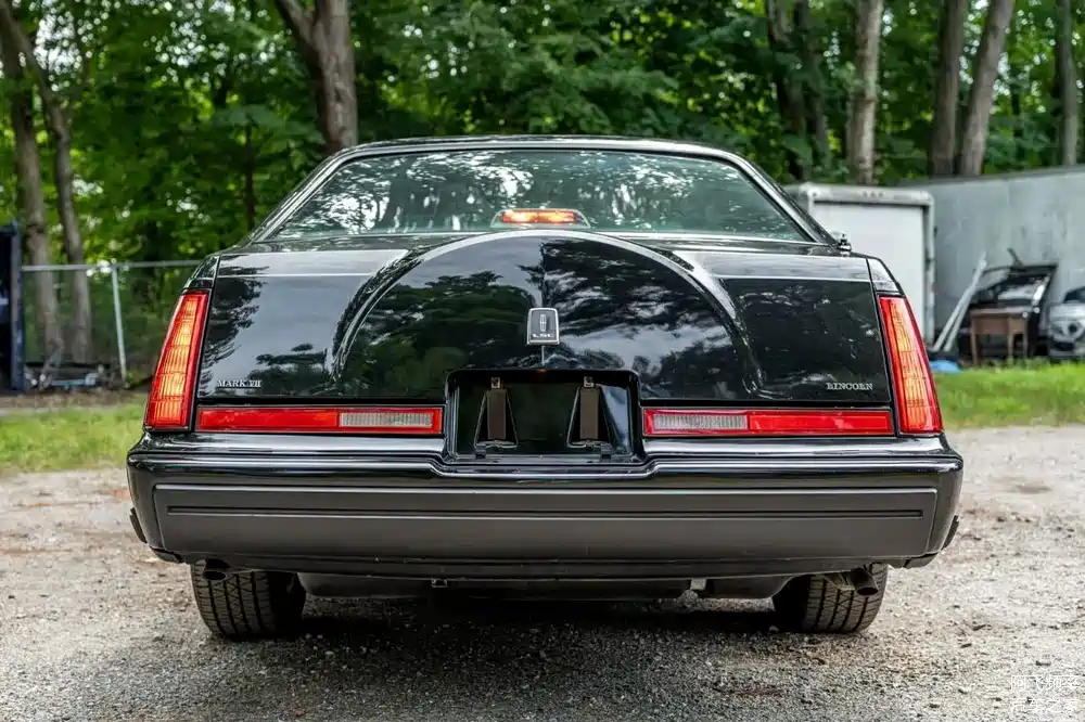 1992年的林肯大陆mark vii豪华跑车,使用32年后竟然没人要?