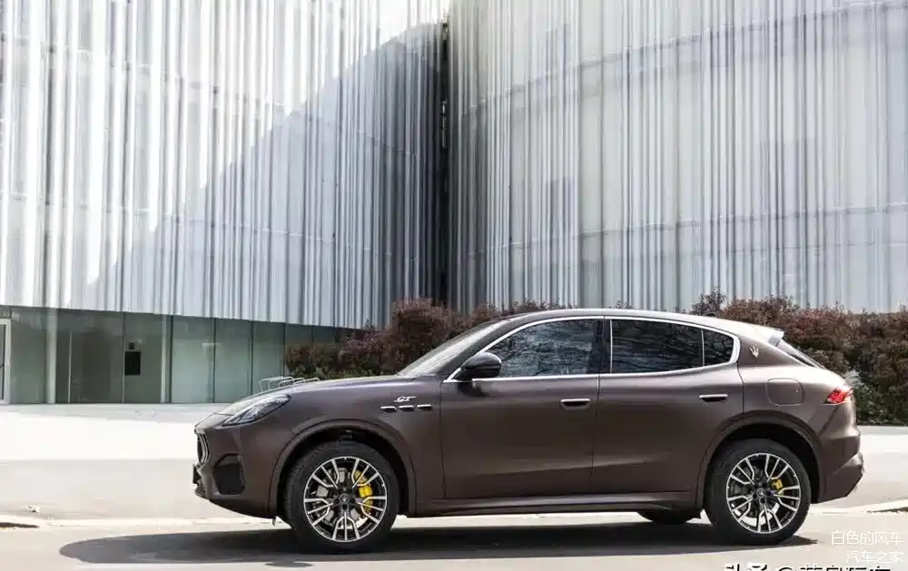 新款玛莎拉蒂grecale海外发售,提供2.0t3.0t动力,售价43万元起