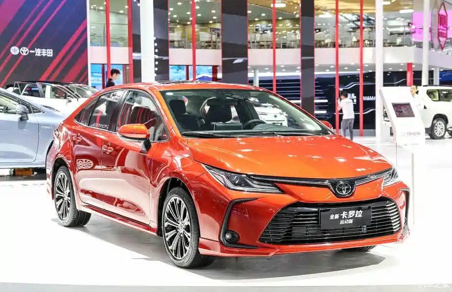 丰田卡罗拉起售价11.98万,造型带有运动风格,前脸设计夸张