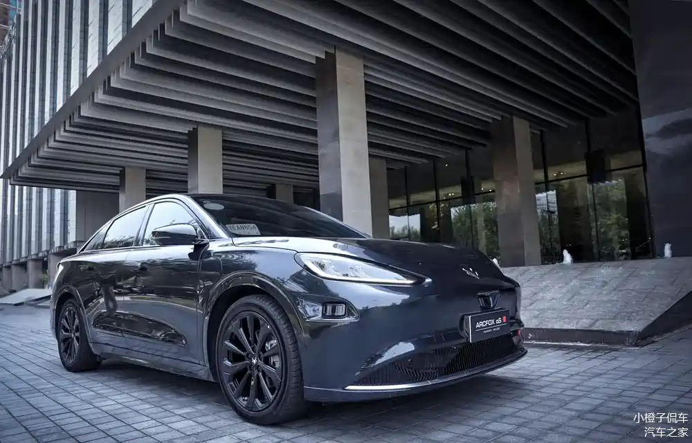 华为加持,极狐阿尔法s全新hi版驾驶辅助功能真实道路体验