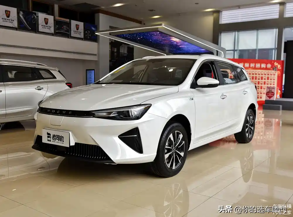 充满能跑501km,这款低价电动车有半小时快充,实拍荣威ei5