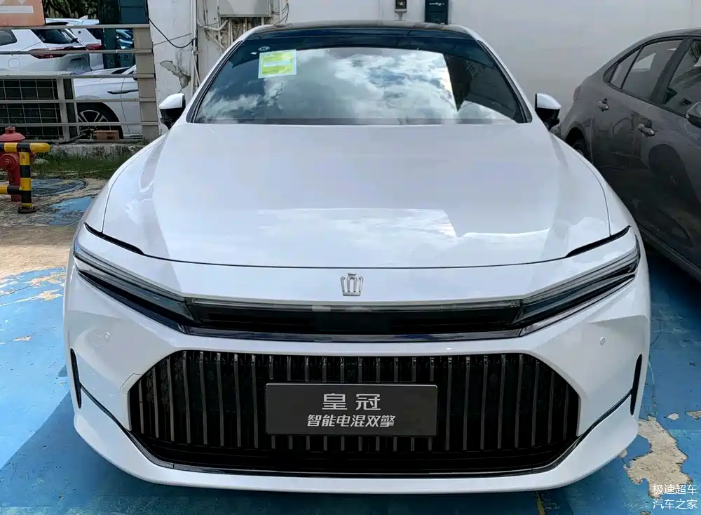 重回"颜值巅峰",全新丰田皇冠轿车展现非凡魅力