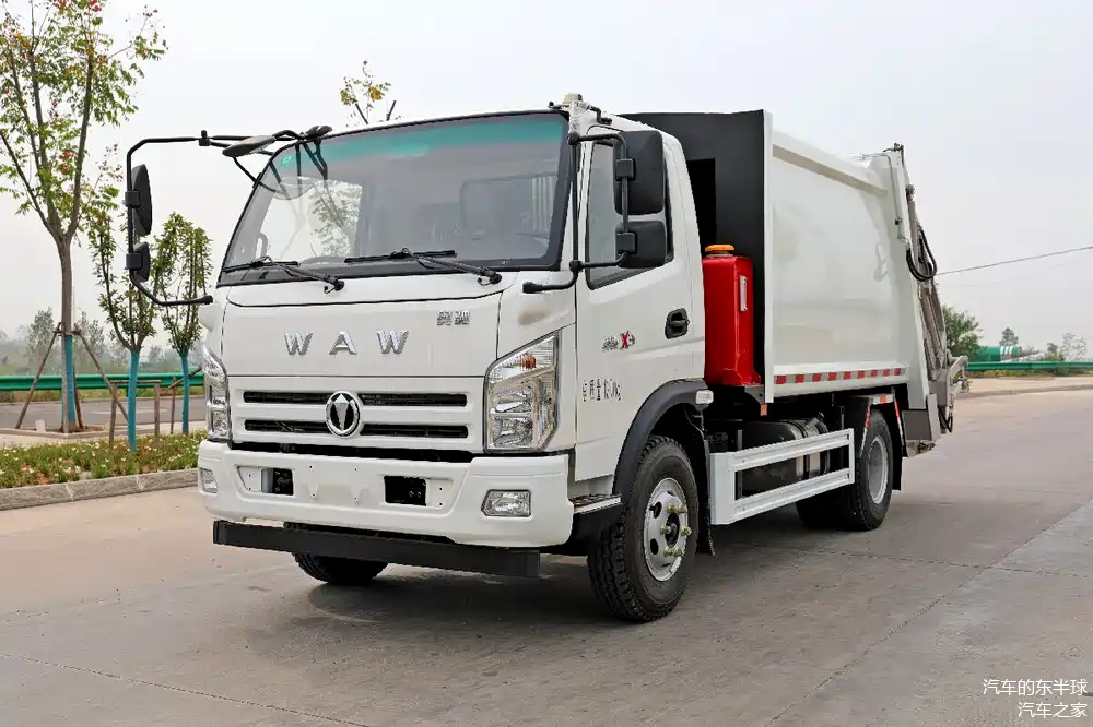 飞碟奥驰 9 方压缩垃圾车 小区垃圾清运车