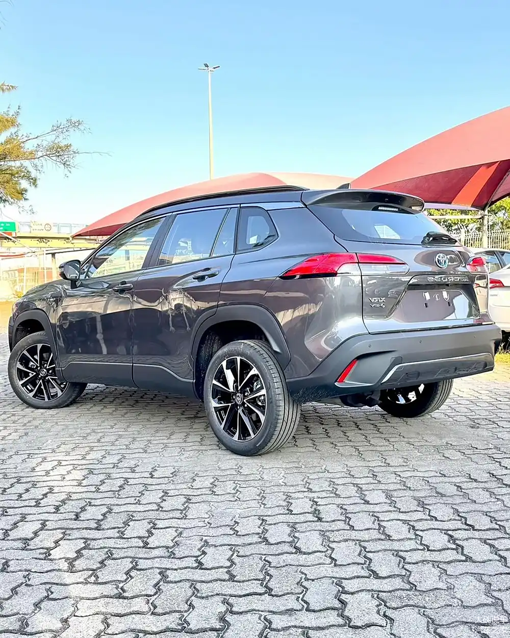 新款丰田卡罗拉cross海外版 前脸简约 大气实用的suv