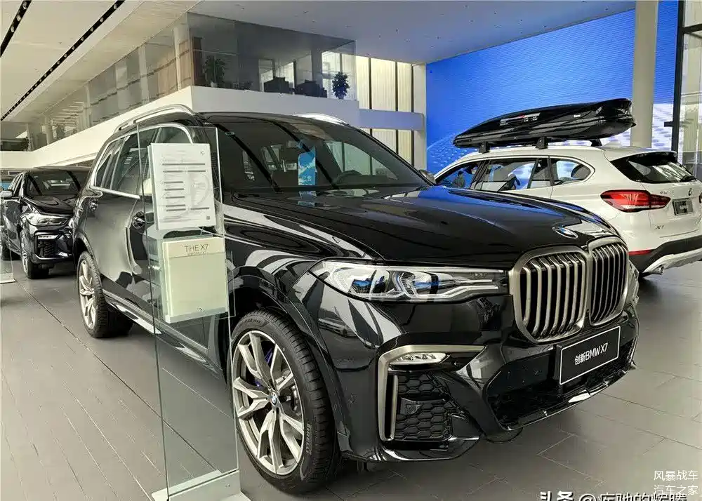 目前国内在售车型中价格最贵的宝马suvx7m50i落地总价超180万