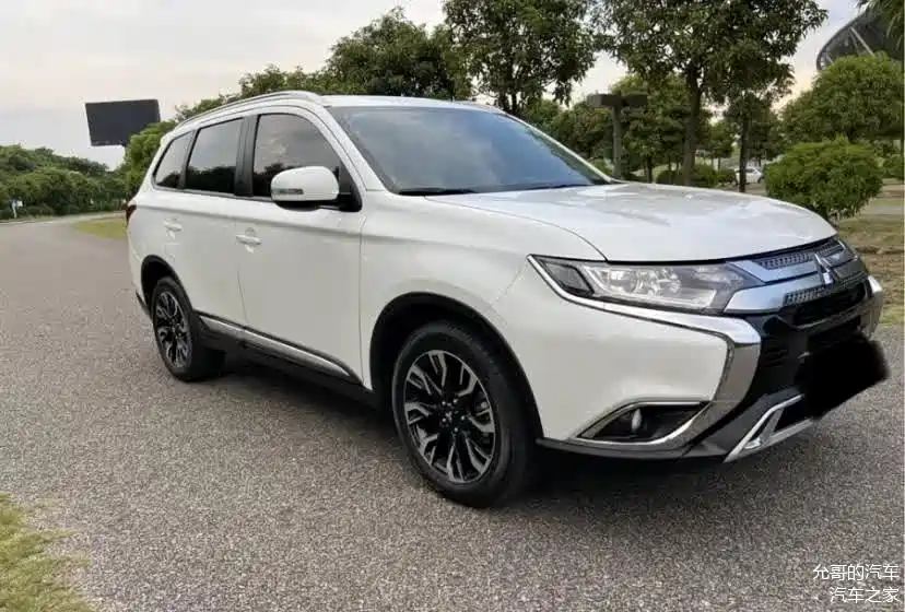 1468万喜提三菱欧蓝德百公里油耗65升这价格买得不算贵吧