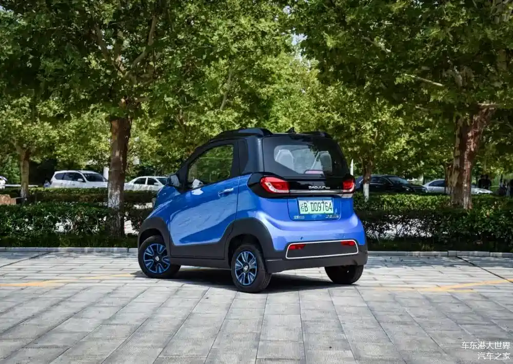 其实这样一看,宝骏e100就确实不像是一个传统的新能源纯电小车,如同它