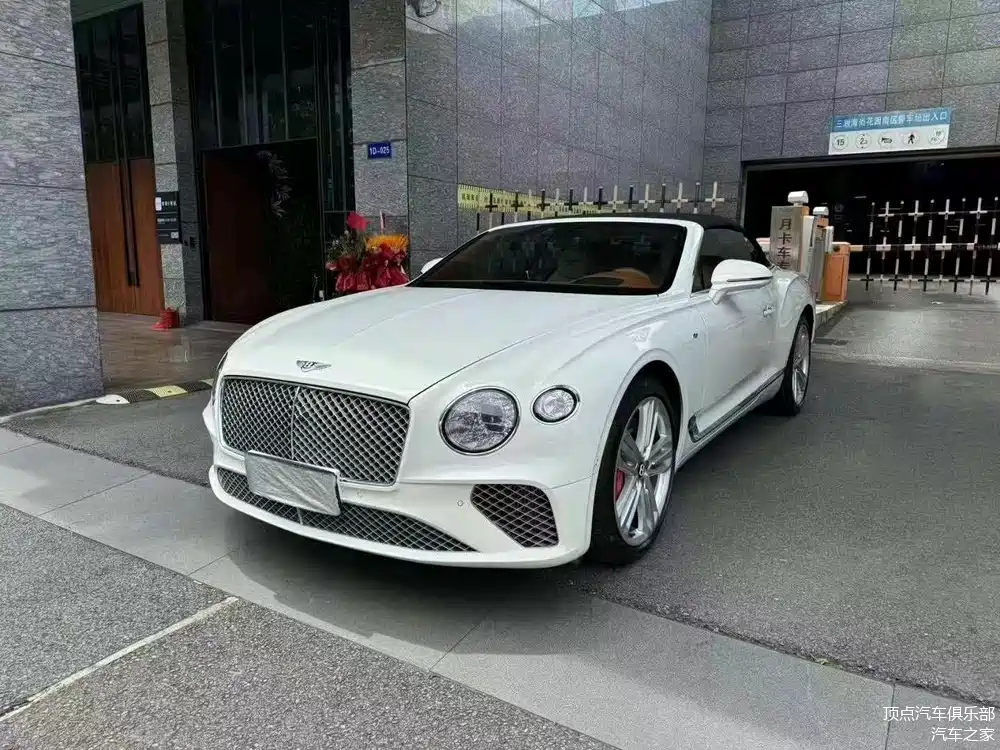 2023年宾利欧陆gtc敞篷轿跑 美女一手车 2万公里