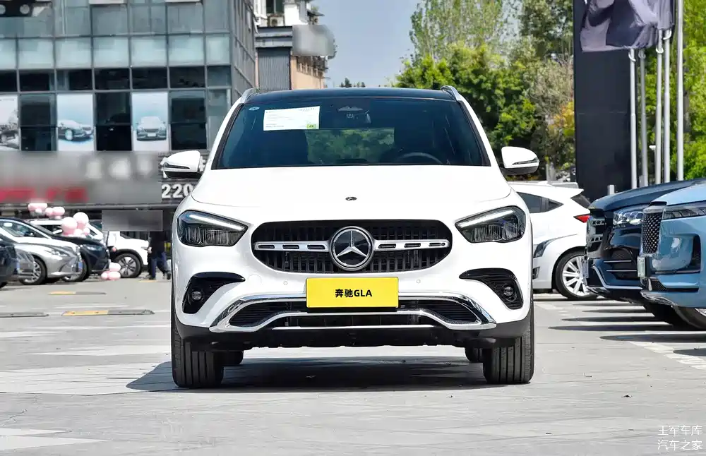 分别为:gla 200,gla 220,gla 220配图为:2024款奔驰gla 220(仅供参考)