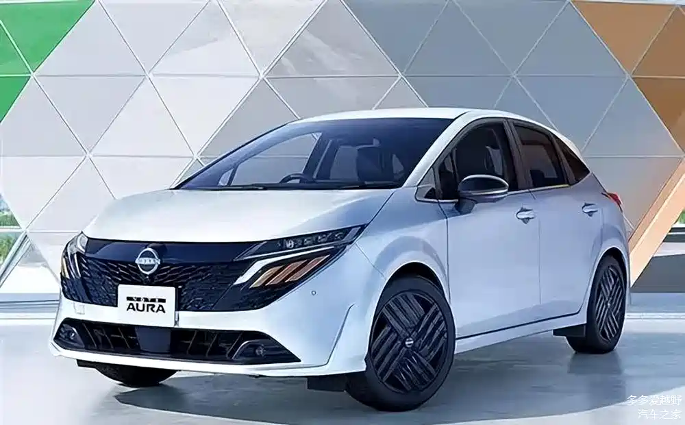 日产note aura的内饰延续了先前车型的设计布局,但在细节处理和配置上