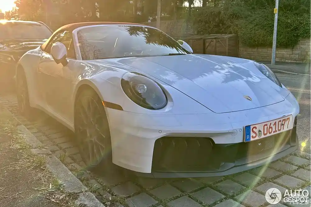 新款保时捷911敞篷版 前脸更犀利 豪华的超跑