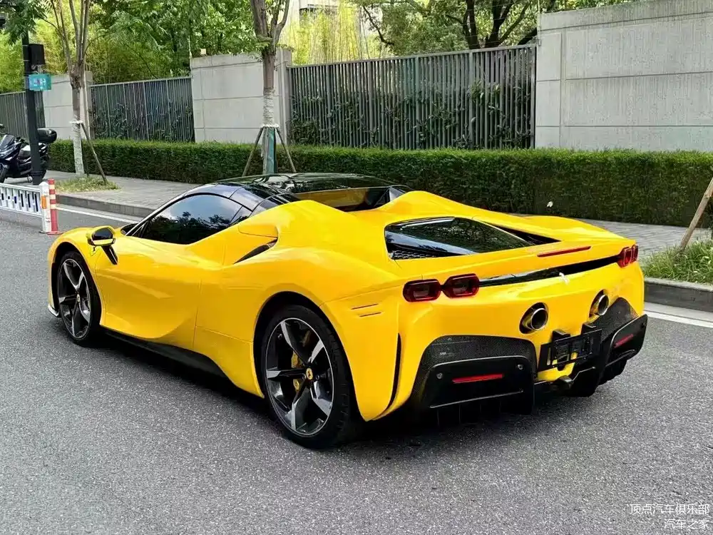 法拉利sf90敞篷/23年6月上牌/1500公里/外黄内黄